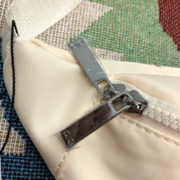 Alo Yoga Explorer Fanny Pack - Adjustable 3L Waist Bag - Picture 5 of 6